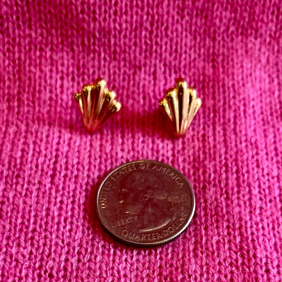 14k Gold Scallop Seashell Earrings - Picture 14 of 16